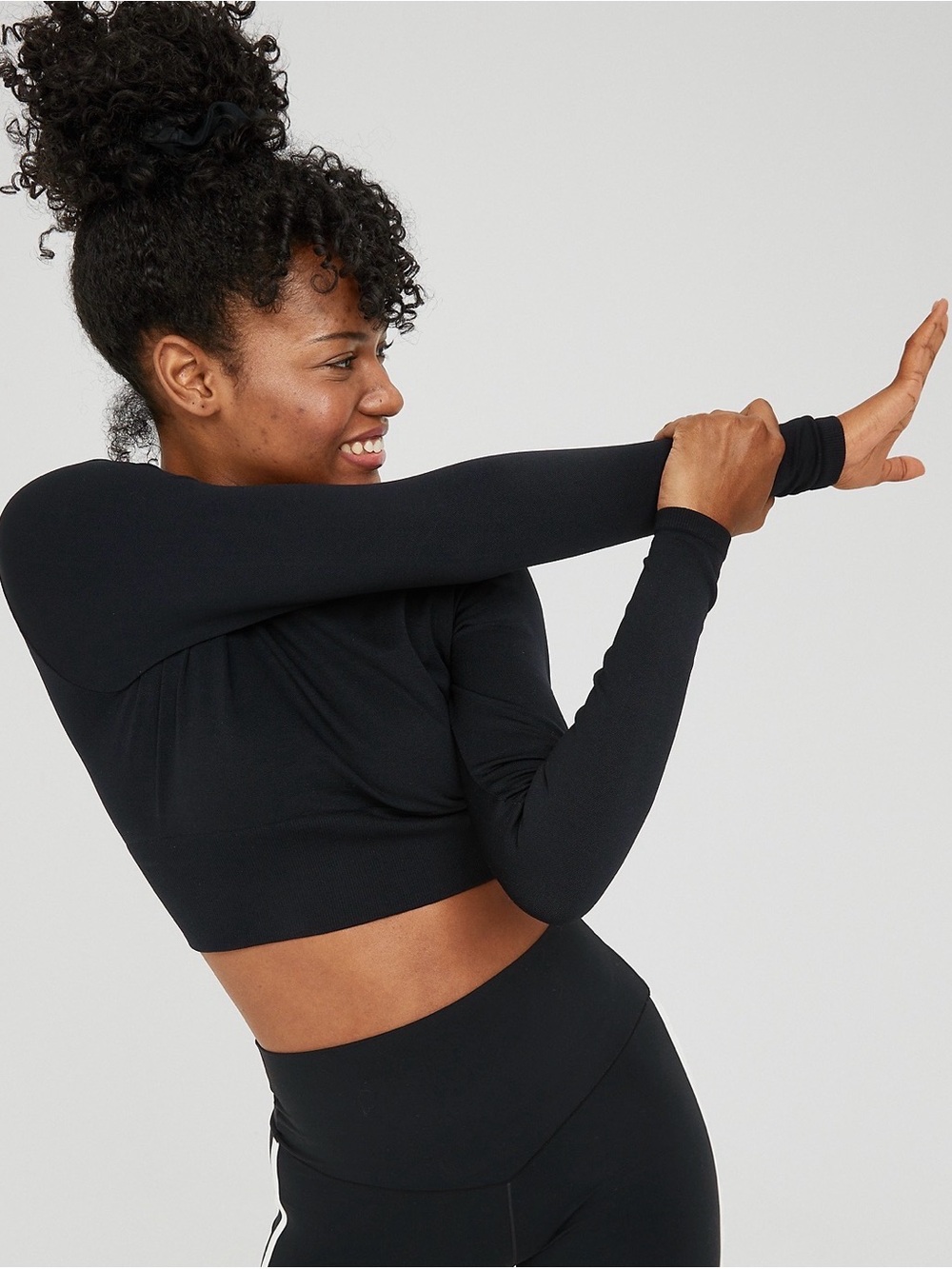 aerie Black Long-Sleeve Cropped Active Top